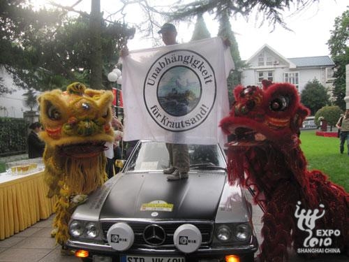 A fleet of old cars arrives in Shanghai for the Bremen Day