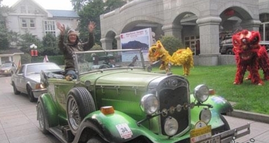 A fleet of old cars arrives in Shanghai for the Bremen Day
