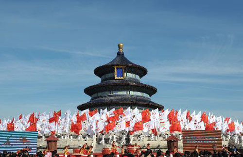 A grand torch lighting ceremony for the 2010 Guangzhou Asian Games is held at the Temple of Heaven in Beijing, Oct 12, 2010. [Xinhua]