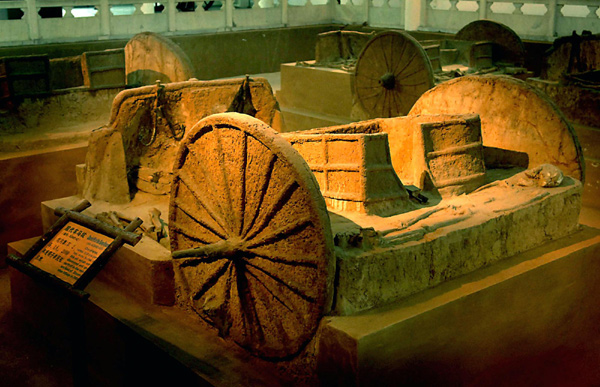 Horse-drawn carts unearthed from the Yin Ruins are seen in Anyang, Central China&apos;s Henan province. [File photo/Xinhua]