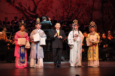 Mei Baojiu is leading a troupe to Canada. His performance puts the pinnacle of Chinese Peking Opera back on a western stage. 