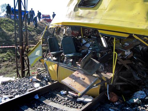 At least 43 people were killed when a goods locomotive hit a commuter bus at a railway crossing in eastern Ukraine on October 12, 2010.[Xinhua]