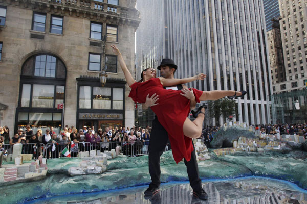 Dan Navarro (R) and Lena Marti (L) dance atop a float at the Columbus Day Parade in New York City, Oct 11, 2010. Tens of thousands of people and more than 100 bands and floats joined the 66th annual Columbus Day Parade on Monday in New York City.[China Daily/Agencies]