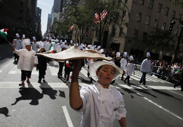 A boy spins a pizza as he marches in the Columbus Day Parade in New York City, Oct 11, 2010.[China Daily/Agencies]