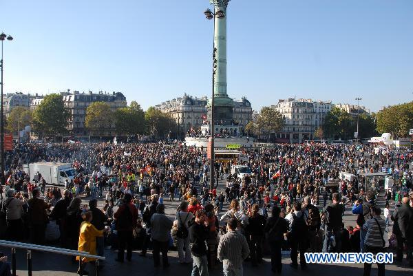 Protesters gather at the Bastille Square to protest against President Nicolas Sarkozy's plan to raise the retirement age up to 62 in Paris, France, Oct. 12, 2010. Protesters walk near the Bastille Square to protest against President Nicolas Sarkozy's plan to raise the retirement age up to 62 in Paris, France, Oct. 12, 2010. [Xinhua/Zhang Yina]