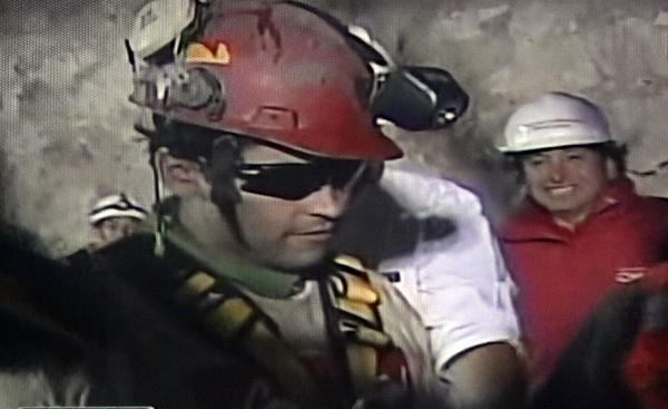 This video grab shows the first miner Florencio Avalos, one of the 33 miners trapped in the San Jose mine, 800 km north of the Chilean capital Santiago, is rescued successfully back to the ground on Oct. 12, 2010. The operation to lift out the 33 miners trapped for over two months in northern Chile is under way right now. [Xinhua]