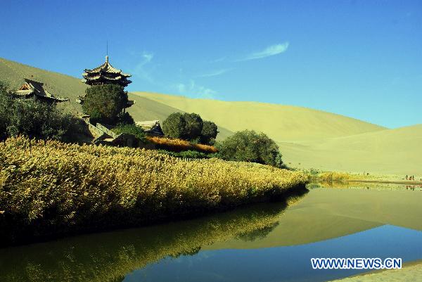 Photo taken on Oct. 12, 2010 shows the autumn scenery of Crescent Moon Spring at the Singing Sand Mountain in Dunhuang City, northwest China's Gansu Province. [Xinhua/Zhang Weixian]