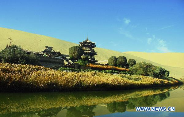 Photo taken on Oct. 12, 2010 shows the autumn scenery of Crescent Moon Spring at the Singing Sand Mountain in Dunhuang City, northwest China's Gansu Province. [Xinhua/Zhang Weixian]