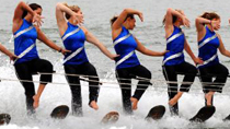 Players of the United States perform during the 2010 Sino-US Ski Star Competition held in Liuzhou, southwest China's Guangxi Zhuang Autonomous Region, Oct. 13, 2010.