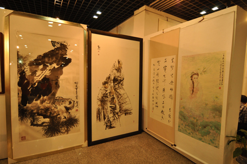 An Expo-related exhibition featuring calligraphy and paintings by artists from Shandong Province begins this morning at the Zhu Qizhan Art Museum in Shanghai's Hongkou District. 