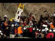 The last of the 33 trapped Chilean miners, 54-year-old Luis Urzua, the shift foreman, was rescued on Wednesday after having stayed underground for a long 70 days. [Xinhua]
