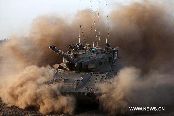 Israeli Defence Force (IDF) soldiers display combat techniques during the inspection tour of Israeli Defense Minister Ehud Barak in the Nafah army base in northern Israel, Oct. 13, 2010. [Xinhua/JINI]