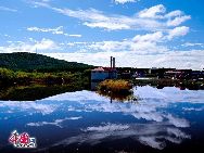 Photo shows the fascinating scenery of Saihanba National Forest Park in Chengde, north China's Hebei Province. The park used to be part of the 'royal hunting ground' in Qing Dynasty. People can find the vast sea of cloud, the immense meadow, the limpid plateau lake and the historical relics of Qing dynasty in this 410,000 mu (about 273 square kilometers) forest park. [Photo by Jia Yunlong]