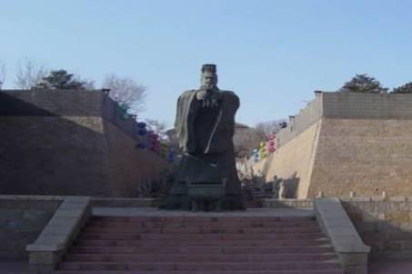 Qin Shi Huang began to build his mausoleum after he became the king of the Qin State.
