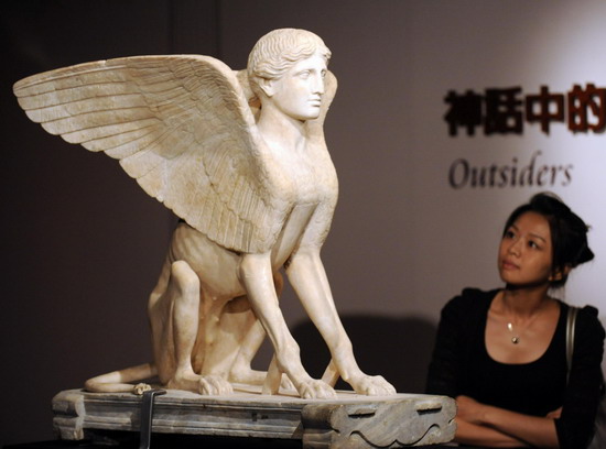 A visitor admires an ancient Greek sculpture at the Palace Museum in Taipei, on Thursday, Oct 14, 2010. &apos;The Body Beautiful in Ancient Greece&apos; exhibit features 136 treasures from the British Museum&apos;s rich Greek collection. The show will go from Oct 15 to Feb 7. [Xinhua] 