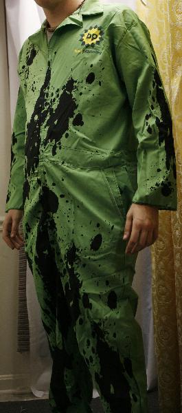 An oil-splattered BP engineer&apos;s boiler suit has become one of the most successful Halloween costumes in the United States. [Xinhua/AFP]