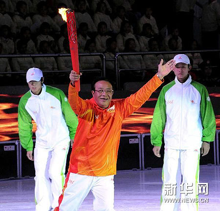 Torchbearer Yu Zaizhou, a veteran sports worker in Harbin  