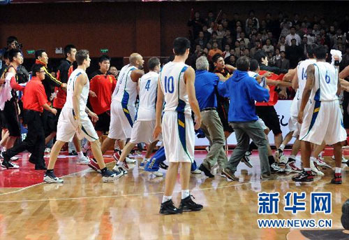 Players from both the China and Brazil national basketball teams were involved in a mass brawl Tuesday. [Photo: Xinhuanet] 