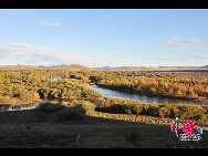 Magnificent scenery is seen on the grassland in Hulun Buir, north China's Inner Mongolia Autonomous Region. The beautiful scenery of the vast grassland, forests, rivers and lakes, as well as the unique customs of the Mongolian ethnic group, have attracted a great number of tourists at home and abroad. [Photo by Xiaoyong]