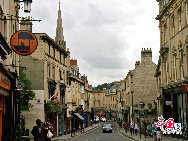 Bath is a city in the ceremonial county of Somerset in the south west of England. It is situated 97 miles (156 km) west of London and 13 miles (21 km) south-east of Bristol. The City of Bath was inscribed as a World Heritage Site in 1987. The city has a variety of theatres, museums, and other cultural and sporting venues, which have helped to make it a major centre for tourism, with over one million staying visitors and 3.8 million day visitors to the city each year. [Photo by Mi Xiao]