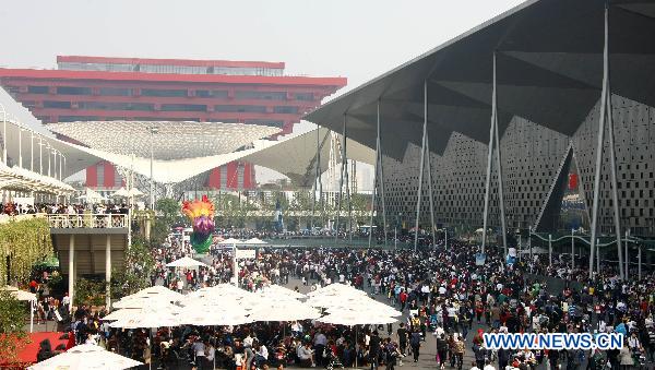 Tourists visit the World Expo Park in Shanghai, east China, Oct. 16, 2010. The number of visitors entering the Expo Park on Saturday topped 1 million as of 6:30 p.m., setting a new daily visitor record. So far, the event has attracted 64.5 million visitors, breaking the previous record which is 64 million by the Osaka Expo in 1970. [Pei Xin/Xinhua]