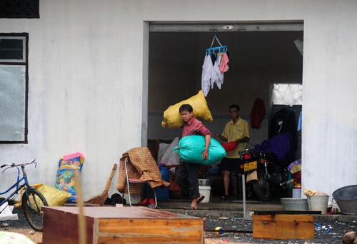 Local residents remove valuables from home ahead of another rainstorm in Qionghai, South China's Hainan province, Oct 16, 2010. [Xinhua]