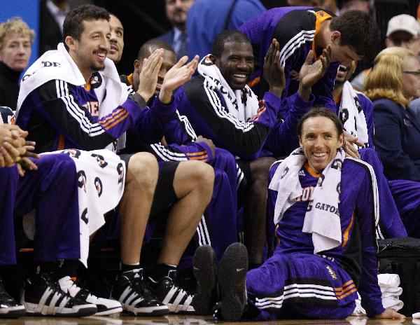 Phoenix Suns forward Hedo Turkoglu (L) and Steve Nash (R) watch from the bench during the first half of their NBA pre-season basketball game against the Toronto Raptors in Toronto October 17, 2010.(Xinhua/Reuters Photo)