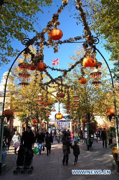 People visit the Tivoli amusement park in Copenhagen, Denmark, Oct. 16, 2010. [Xinhua/Li Mu]