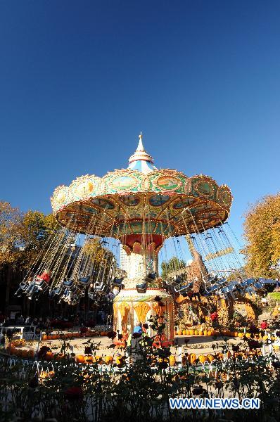 People visit the Tivoli amusement park in Copenhagen, Denmark, Oct. 16, 2010. [Xinhua/Li Mu]