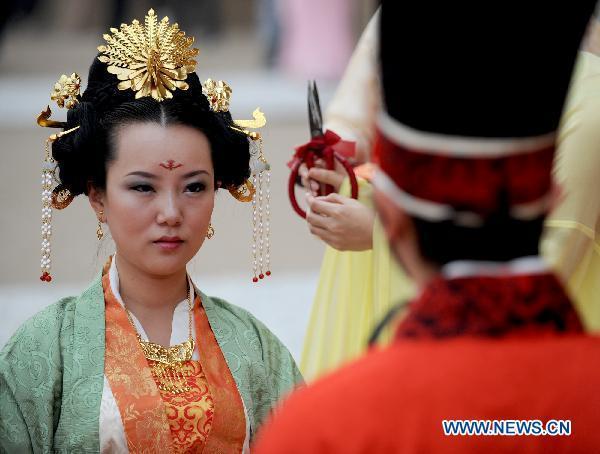 A couple receive traditional Chinese marriage ceremony during a Chinese wedding in Xi'an, capital of northwest China's Shaanxi Province, Oct. 16, 2010. A Chinese wedding featuring on the tradition during Tang Dynasty (618-907 A.D) is held on Saturday. 