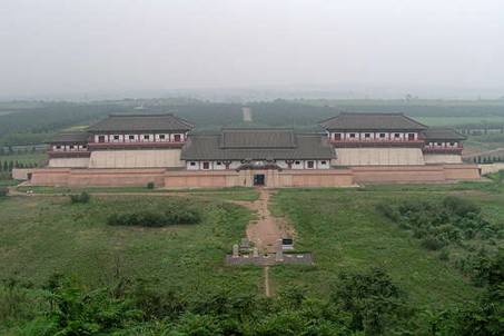 Hanyang Mausoleum is located at Zhanjiawan Village, 20 kilometers north of Xi'an City. [xtour.cn] 