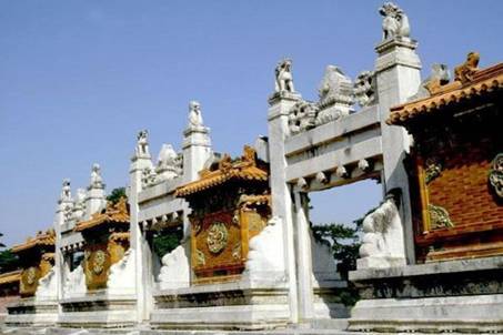 East Mausoleum includes 15 imperial tombs. [qingdongling.com] 