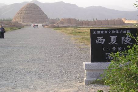 Western Xia tombs are at the foot of the Helan Mountains in Yinchuan City, Ningxia Hui Autonomous Region. [4008280828.com]