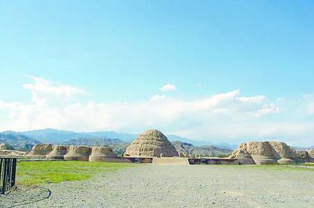 Western Xia tombs include eight imperial tombs and 70 satellite tombs. [search.zhnews.net]