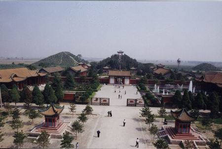 Maoling Mausoleum is located in Maoling Village, 40km north of Xi'an City. [tour. folkw.com] 