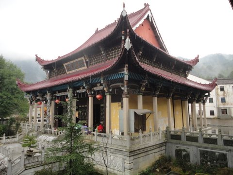 Just one of the several ancient temples open to the public at Jiu Hua Shan in Anhui Province on October 14, 2010.[Photo: CRIENGLISH.com]