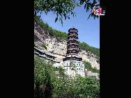 The Zhengguo Temple has three halls which hold 12 tombs of eminent monks of the Tang, Song and Yuan dynasties. Though a thousand years have elapsed, their skeletons are well preserved. They are important cultural relics for the study of the history and culture of Mianshan Mountain. [China.org.cn]