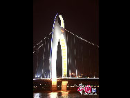The charming night scene along the Peal River in Guangzhou, south China's Guangdong Province. [Zhao Na/China.org.cn]