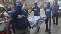 Rescuers evacuate a dead body after a shootout occured in southern Pakistani port city of Karachi, Oct. 20, 2010.