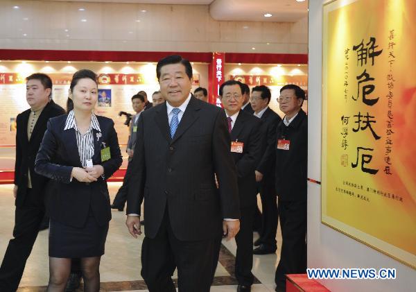 Top Chinese political advisor visits photo exhibition at Expo