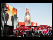 Coca-Cola Pavilion, located in Zone D at Shanghai Expo, is divided into five sections: exhibition of symbolic Coca-Cola bottles, theatres, exhibition halls, VIP lounges and public exposure areas. With artful designs of these sections, healthy and enjoyable lifestyle are delivered to visitors.[Photo by Xiao Yong]