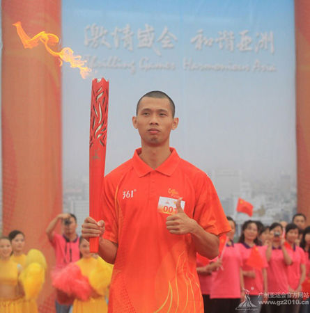 The first torchbearer Liu Xiaosheng, a national champion of athletics in China 