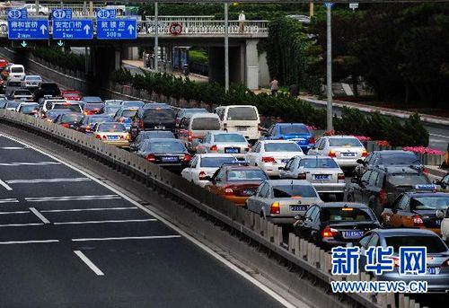 Traffic jam in Beijing on September 21, 2010. [File photo] 