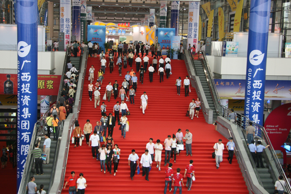 People swarm to the 7th China-ASEAN Expo in Nanning on Thursday. [China.org.cn]