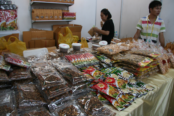 Snacks on sale at the Thailand Pavilion. [China.org.cn]