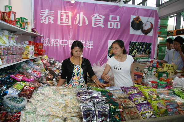 Snacks on sale at the Thailand Pavilion. [China.org.cn]