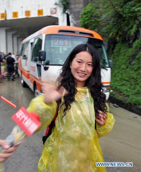 A tourist is rescued from the landslide site on the Suhua Highway in Taiwan, southeast China, Oct. 22, 2010. According to the lastest statistics from Taiwan&apos;s emergency operation center, more than 400 tourists from the Chinese mainland were stranded because of the landslide. Seventy people have been evacuated from the landslide site by helicopter. Some 330 others were waiting for rescue along the highway.