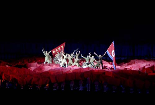 A grand gala is put onstage as part of celebrations to mark the 60th anniversary of the entry of the Chinese People's Volunteers (CPV) into the Korean War front in Pyongyang, Oct 23, 2010. [Photo/Xinhua] 