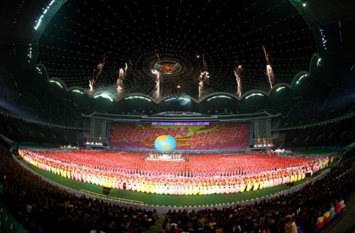 A grand gala is put onstage as part of celebrations to mark the 60th anniversary of the entry of the Chinese People's Volunteers (CPV) into the Korean War front in Pyongyang, Oct 23, 2010. [Photo/Xinhua] 