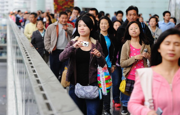 Visitors walk around at Shanghai World Expo in Shanghai, Oct 24, 2010. The number of visitors to the Shanghai World Expo 2010 topped 70 million Sunday, meeting organizers&apos; expectations, according to an announcement on the official Expo website. [Xinhua] 